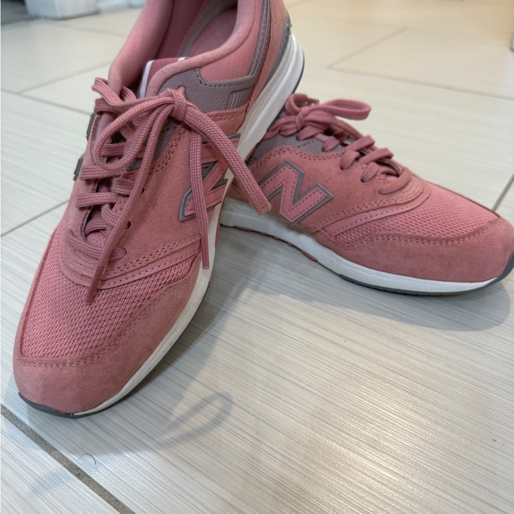 New Balance Pink Sneakers Suede Mesh Retro